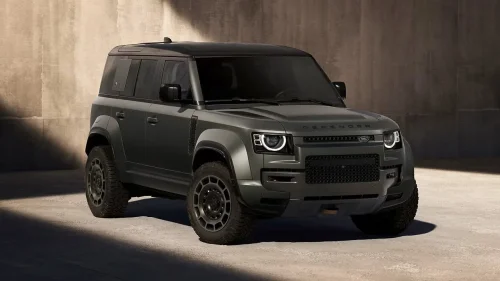 Новият Land Rover Defender (2026) сменя курса: V8 се връща, екранът расте, офроудът става по-умен