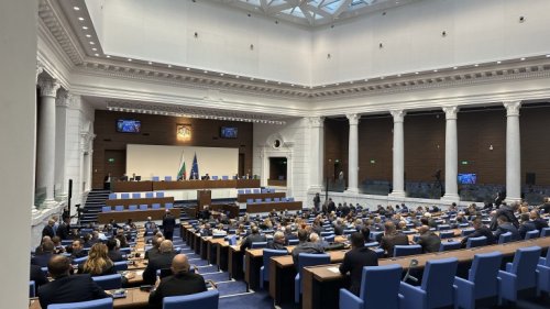 Парламентът пипа Закона за инвестициите: Първи вот и първи контрол към министрите от кабинета &bdquo;Радев&ldquo;