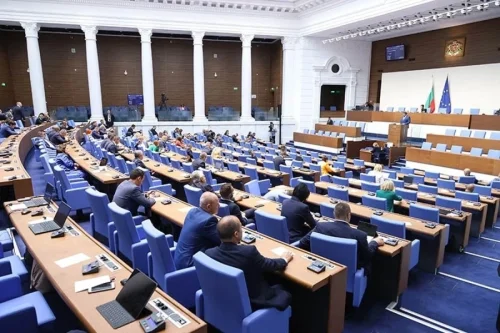 Заплатите във властта отново скочиха: депутатите вече с над 4 200 евро месечно, министрите &ndash; над 5 000 евро
