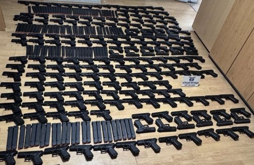 Митничари на Лесово задържаха 198 контрабандни пистолета, укрити в камион от Турция (ВИДЕО)