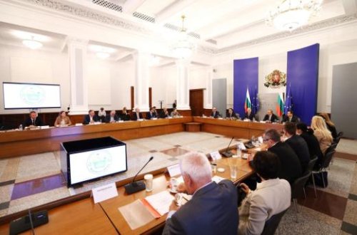 &bdquo;Кошница с грижа&ldquo;: Държавата и веригите стартират намаления до 30% на основни храни в България