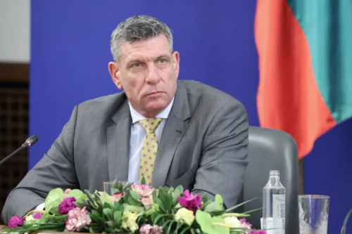 Кандев демонстрира всичко друго, но не и мъжко поведение