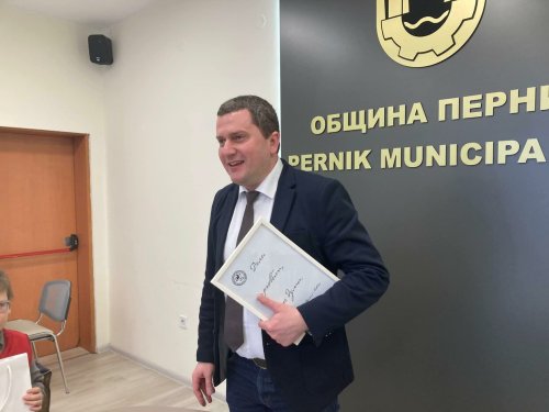 Перничани в ярост: Искаме да дишаме! Стига бетон! Ненаядохте се!