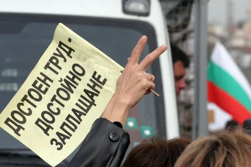 Учители готвят протести: 92% са готови да излязат на протест за по-високи заплати