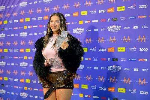 Rolling Stone Italia след сензацията във Виена: &bdquo;Коя е DARA?&ldquo;