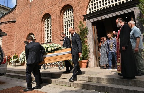 Политици, журналисти и творци се сбогуваха с Любен Дилов-син (СНИМКИ)