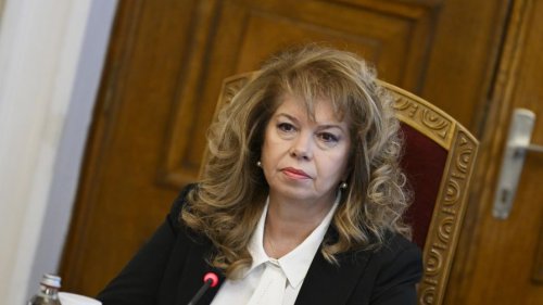 Йотова започва консултации за новия състав на ЦИК