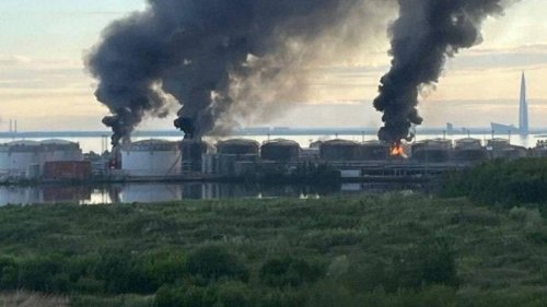 Украйна удари стратегически нефтен обект край Санкт Петербург, Москва съобщава за десетки свалени дронове