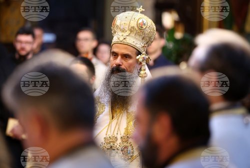 Патриарх Даниил отслужи литургия в &bdquo;Св. Неделя&ldquo; и се включи в шествието за 24 май