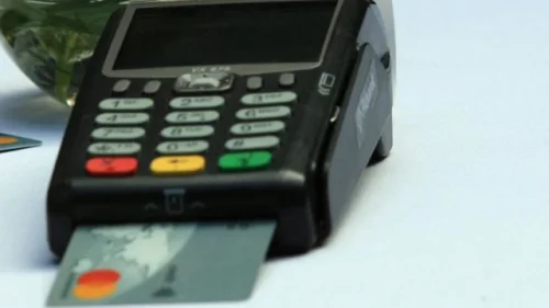 Гръцки медии: Фирми укриват данъци чрез POS терминали от България и други балкански държави