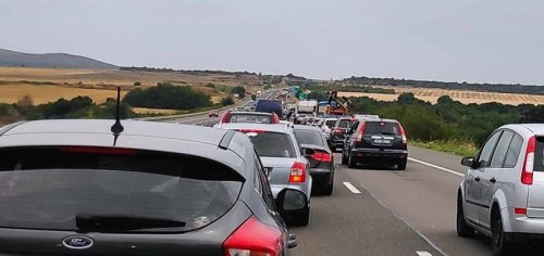 Ремонти и аварирал камион блокираха &bdquo;Тракия&ldquo;: Километрични тапи и поредица от леки удари