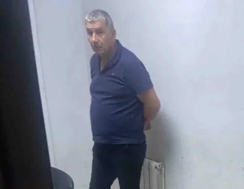 Арестуваха Димитър Байрактаров за душене на непълнолетно дете в Нови Искър