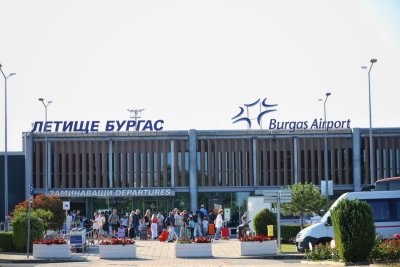 Стана ясна причината за аварийното кацане на самолета в Бургас
