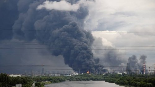 Дронове над Москва през нощта: Русия съобщава за прихванати цели и ограничения на летището
