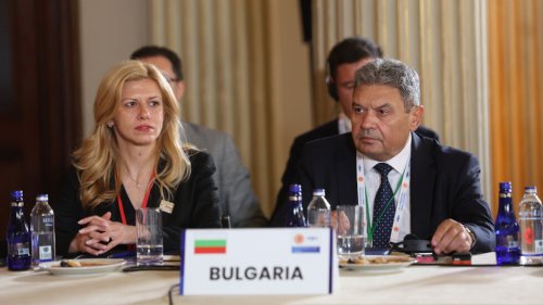 Доцова от срещата на НАТО: България залага на дипломация за край на войната в Украйна