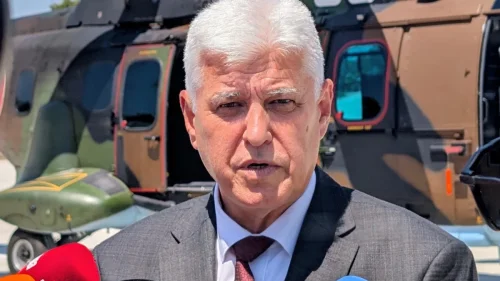 Министърът на отбраната: Военновъздушните сили са готови за мисии срещу пожарите
