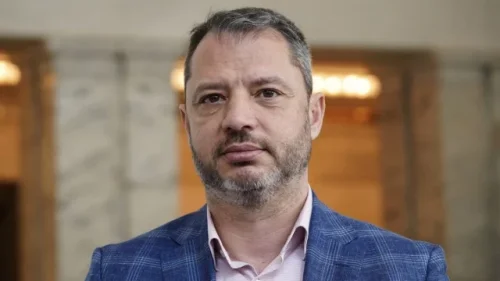 След 11 парламента: Делян Добрев официално напусна Народното събрание