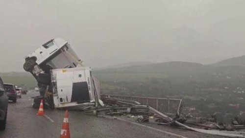 (ВИДЕО) Две катастрофи затрудниха движението по АМ &bdquo;Хемус&ldquo; към София