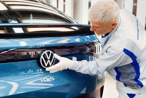 Volkswagen реже моделите наполовина след срив в продажбите: Подготвя най-голямото преструктуриране в историята си