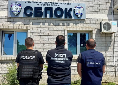 (ВИДЕО) България и Сърбия разбиха международен канал за мигранти по Балканския маршрут, арестувани са двама полицаи и организаторът на мрежата
