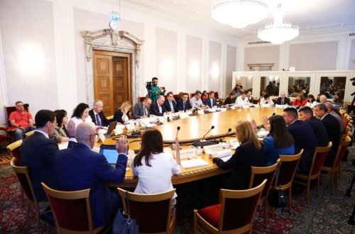 След нощно заседание: Бюджет 2026 запази основната си рамка, но с важни промени