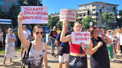 Протест във Варна: Искат мораториум върху строителството в кв. &bdquo;Чайка&ldquo;