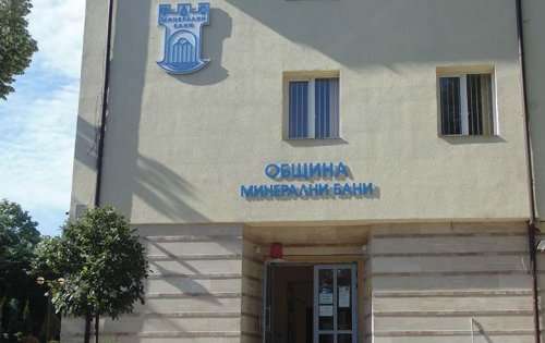 350 000 евро за &bdquo;пасища&ldquo;, а на терен &ndash; къща: задържаха бивш шеф на общински съвет в Минерални бани