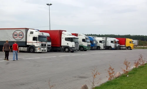 Спират тировете над 12 тона по &bdquo;Тракия&ldquo;, &bdquo;Струма&ldquo; и през Кресна: ето часовете и изключенията
