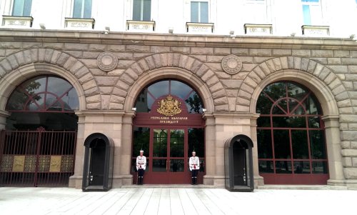 Евакуация в Президентството след сигнал за взривно устройство