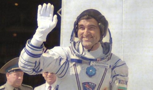 Днес България се прощава с космонавта генерал-майор Александър Александров