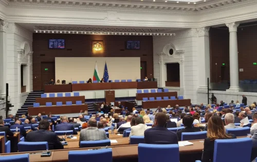 Парламентът обсъжда правилата за избор на ново ръководство на НЗОК и промени в държавната администрация