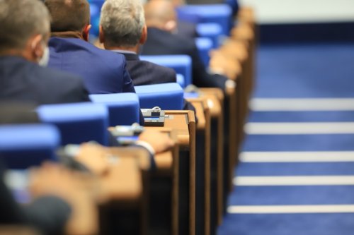 Депутатите гласуват преместването на американските самолети в авиобаза &bdquo;Безмер&ldquo;