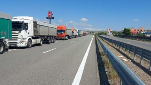 АПИ спира тежките камиони в цяла България заради жегите: ограничения по магистралите от 4 до 6 август