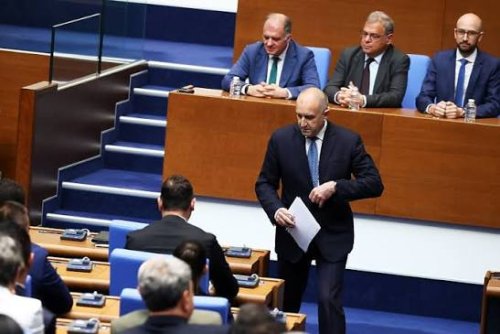 Премиерът Румен Радев и 12 министри се явяват на парламентарен контрол днес