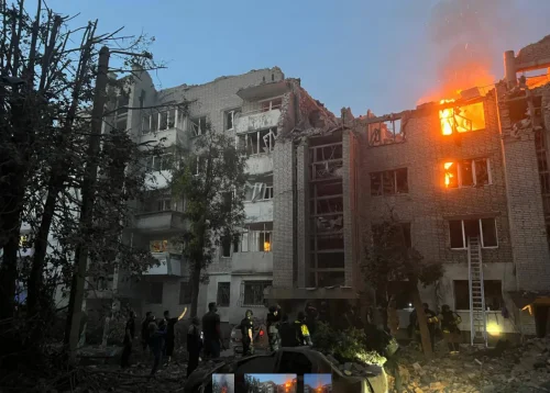 Руски ракетен удар нанесе щети на жилищни сгради в Лвов
