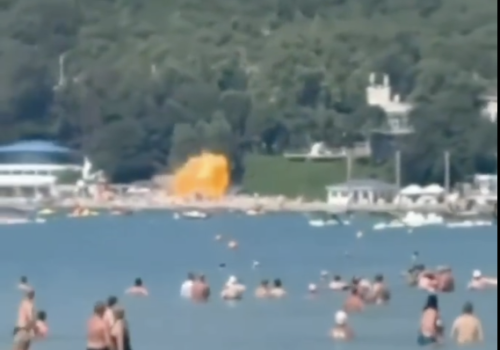 (ВИДЕО) Дрон се взриви на плаж в руския курорт Геленджик: Загинали са най-малко седем души, сред тях три деца