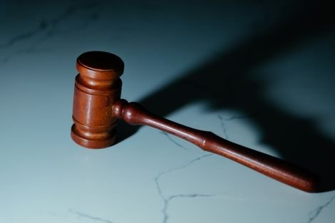 Ужас! 45-годишен мъж от Варна остава в ареста след обвинение за сексуално престъпление срещу непълнолетен