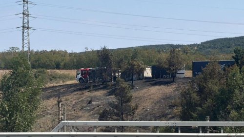 Втори пожар край &bdquo;Тракия&ldquo; за два дни: Ограничиха движението към София