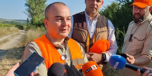Министър Абровски: Нито едно зърно слънчоглед от Украйна няма да влиза без проверка