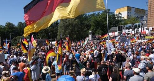 10 000 германци поискаха оставката на Мерц и нови избори