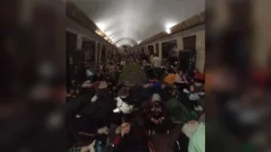 Паника в Киев: Хиляди щурмуваха метрото след нова нощ на удари (ВИДЕО)