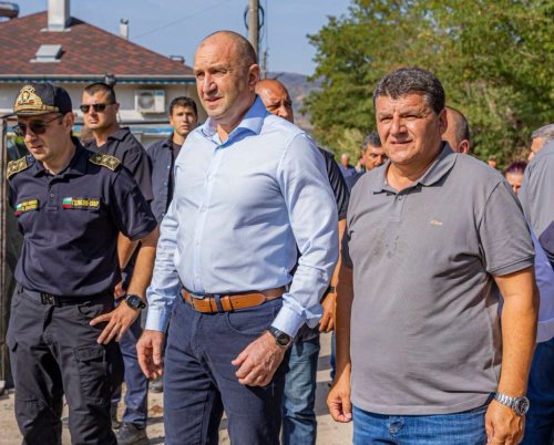Правителството отвърна на критиките: Нямало е кордон около Радев в Струмяни (ВИДЕО)