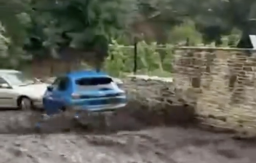 (ВИДЕО) Буря превърна испанско село в река: Две жени загинаха, бебета са ранени