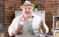 Ути Бъчваров на 56: Човекът, който превърна готвенето в спектакъл