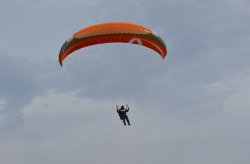 Военен хеликоптер се вдигна по спешност за паднал парапланерист в Стара планина
