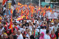 Сеута на ръба: 72 000 мигранти за два дни, хиляди излязоха на протест