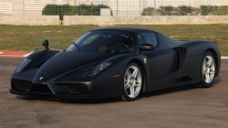 Само едно от 400: Матово черното Ferrari Enzo на Бруней отива за продажба (СНИМКИ)