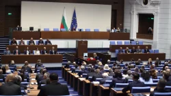 Парламентът избира шеф на НЗОК: две кандидатури, един спор за парите на здравните вноски