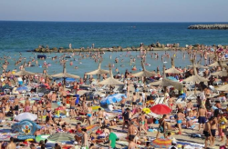 ЕТО КАК СЕ ПРАВИ! Румънци на море за 7 евро нощувка: Социална програма сваля цените до минус 70%