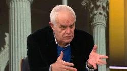 Райчев: Гюров &bdquo;бяга&ldquo; от големите теми, а Йотова печели от това